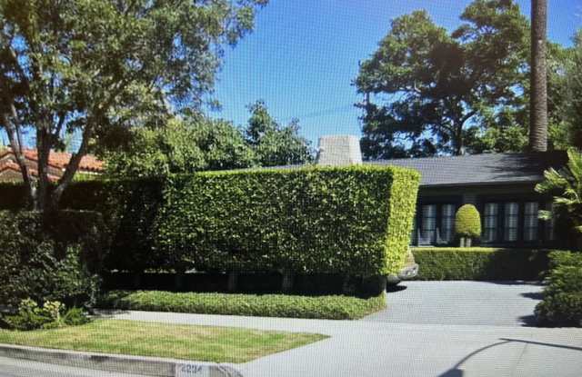 204 South Clark Drive Gallery 4