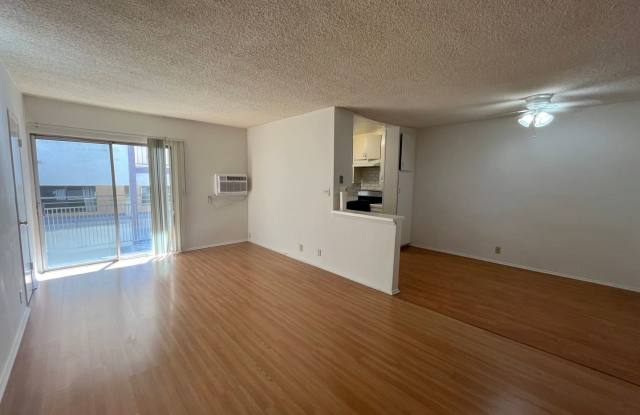 Spacious 2 Bedroom Apartment in Glendale! Gallery 3