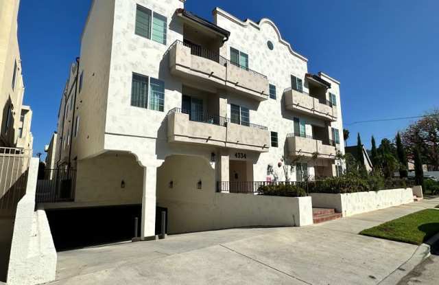 Prime Sherman Oaks Living – Remodeled Rare Ground Level Spacious  3 Bed / 3.5 Bath Gallery 3