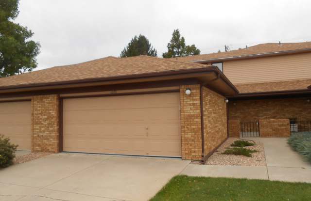 Charming 2 Bed/2 Bath Condo Near the Sculpture Park - 1373 Aspen Place, Loveland, CO 80538