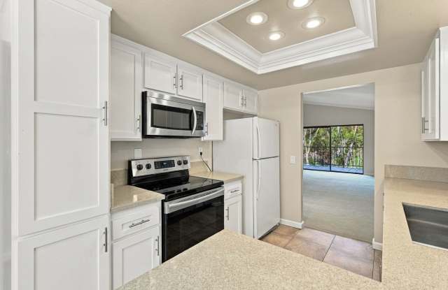 Beautifully Update End Unit Condo in Serene Community Gallery 4