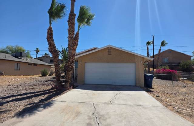 3 Bedroom/ 2 bath Home in BHC with a great yard! photos photos