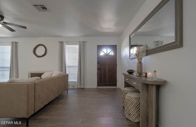 418 N RESLER Drive Gallery 4