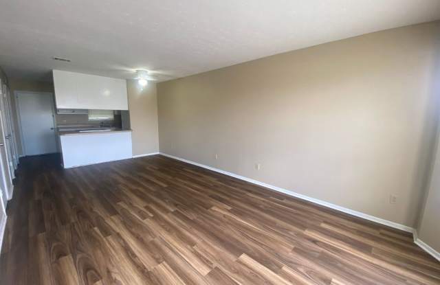 Large Townhome w/Master Balcony, Convenient to Tyndall AFB! *1/2 OFF Security Deposit for A-D Military!!* Gallery 4