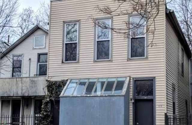 816 W 19th Street Gallery 1