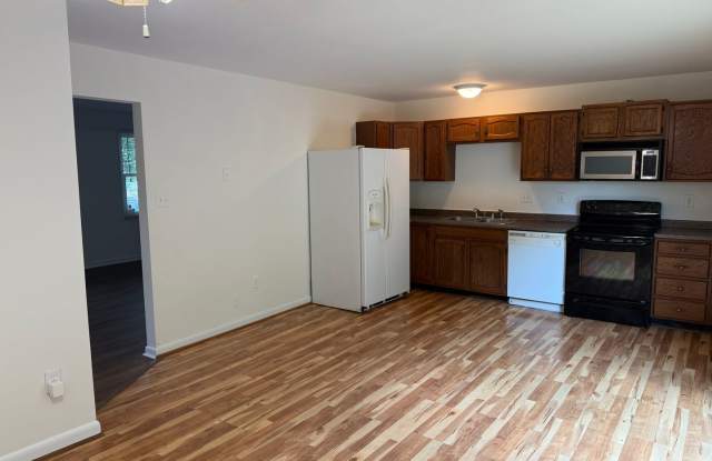 Tri-level townhome for Rent Gallery 3