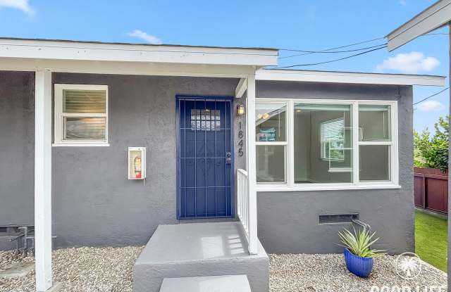Charming 2BD/1BA South Park Unit with New Turf Yard & In unit laundry photos photos
