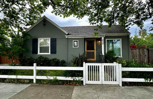 Must see to appreciate 2 Bedroom, 1 Bath Single Family House in Downtown San Jose! - 454 Washington Street, San Jose, CA 95112