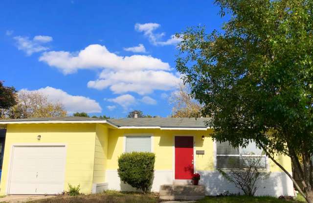 210 Laddie Place photos photos