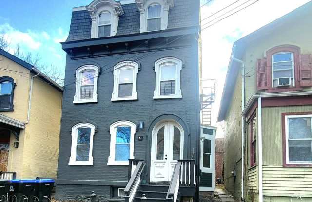 12 Davies Pl - 12 Davies Place, Poughkeepsie, NY 12601 12 Davies Pl - 12 Davies Place, Poughkeepsie, NY 12601