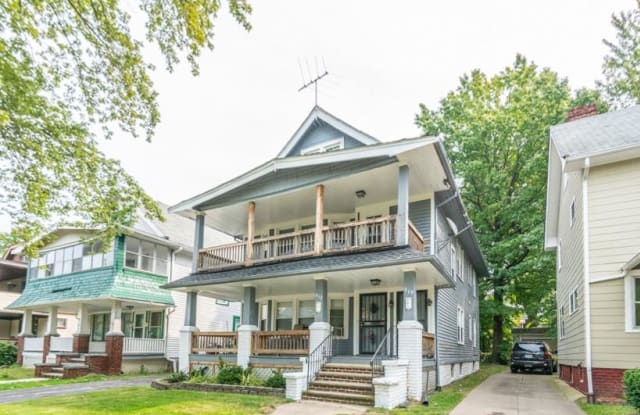919 Helmsdale Rd - 919 Helmsdale Rd, Cleveland Heights, OH 44112