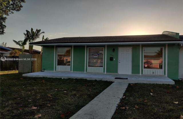 1916 SW 131st Ct - 1916 Southwest 131st Court, Tamiami, FL 33175