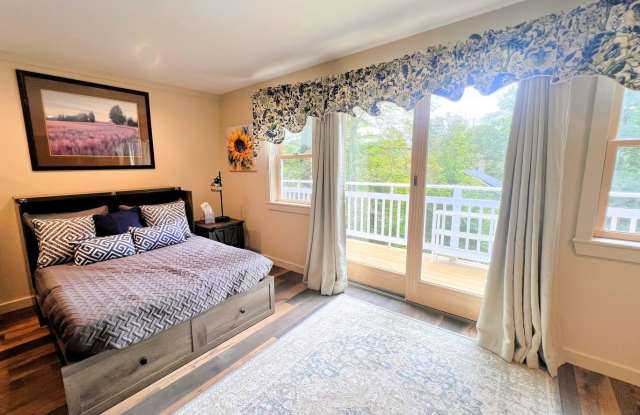 Luxury Studio | All-Inclusive | Scenic Views + Parking - NEWLY REDUCED PRICE photos photos