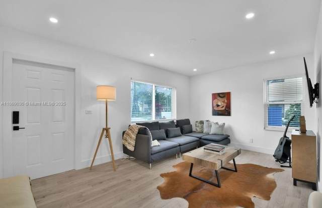 3521 SW 16th St photos photos