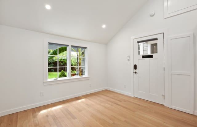 1913 West 34th Street Gallery 2