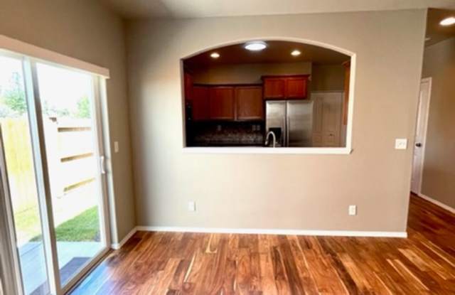 Newer home in a great subdivision near Pine Nursery! Gallery 4