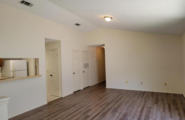 8146 Treetop Ln Gallery 3