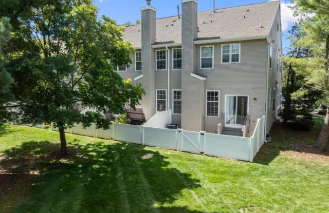 1301 Dahlia Circle Gallery 2