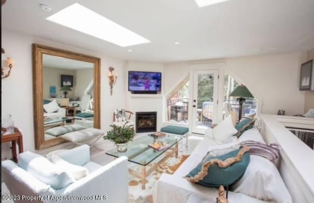 108 W Hyman Avenue photos photos