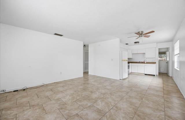 Charming 2 Bed / 2 Bath Home at 2218 Brandy – Lakeland Gallery 4