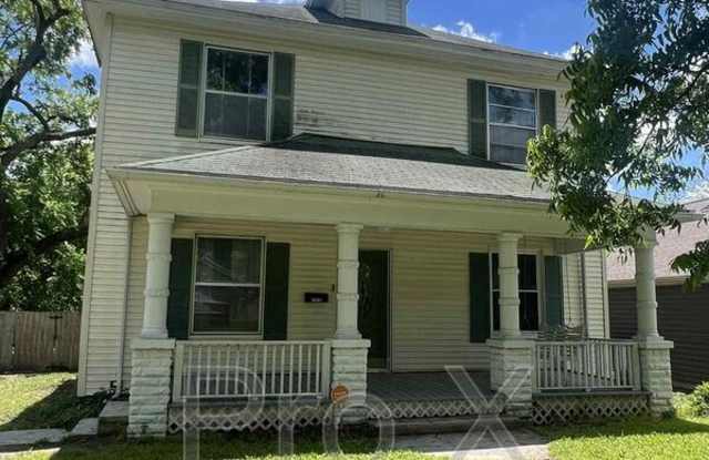 2628 E 8th St photos photos