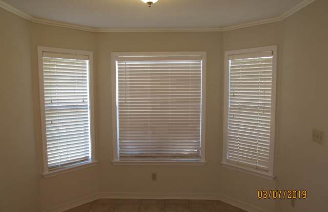 207 W Pinoak Ct Gallery 3