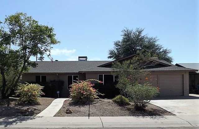 1703 E EL PARQUE Drive Gallery 2
