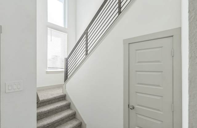 Like-New 4-Bedroom Home in Barbers Hill ISD – No Rear Neighbors! Gallery 4