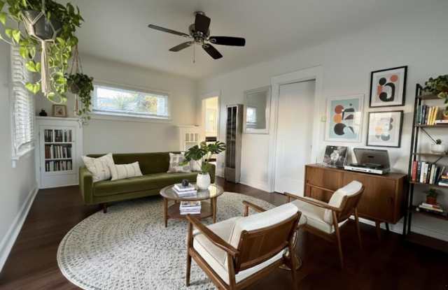 North Park Cottage! LARGE ENCLOSED PRIVATE BACKYARD! Washer  Dryer! Assigned Parking! photos photos