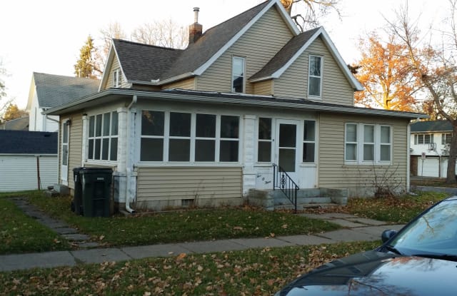 503 West 22nd Street - 503 West 22nd Street, Cedar Falls, IA 50613