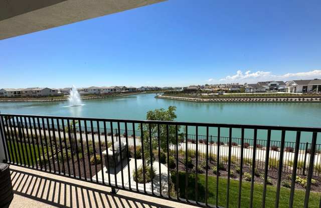 Lakefront 5-Bedroom Home with Stunning Lake Views photos photos