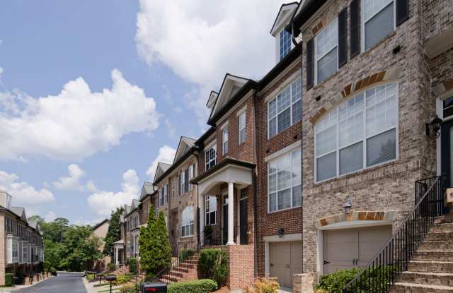 Beautiful 3BR, 3.5BA brick Townhome in Brookhaven Gallery 3