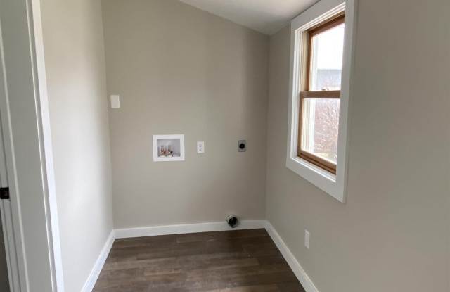 12251 Hardisty Road Gallery 3