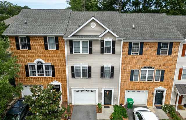 3-Bedroom Townhome with Bonus Room, Large Deck and Garage! photos photos