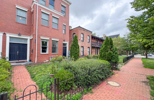 326 12th St NE #B photos photos