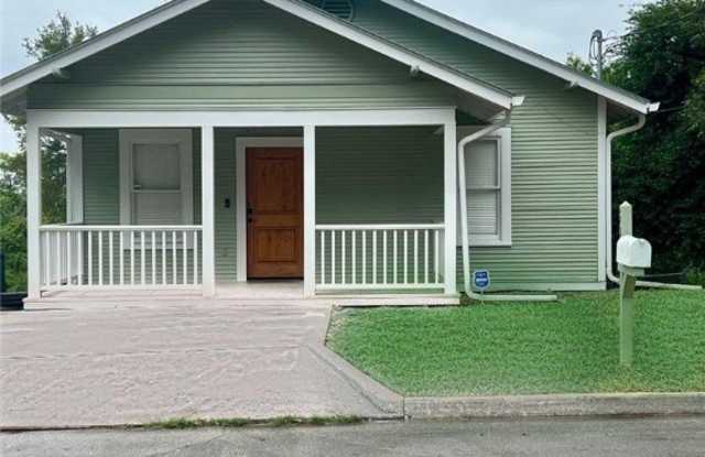 367 S Academy Avenue - 367 South Academy Avenue, New Braunfels, TX 78130