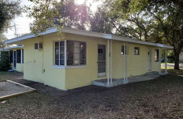 Cute Studio Duplex in Downtown Sarasota Available Now! photos photos