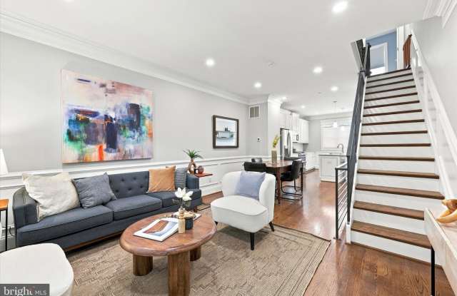 2138 KATER Street Gallery 2