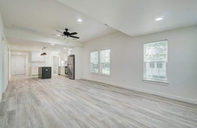 610 Iowa Street Gallery 4