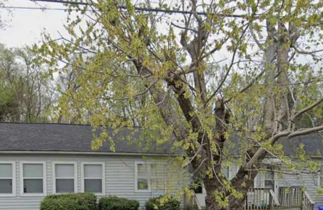 Oak Ridge 37830 - 2 bedroom 1 bath apartment - Contact Lisa Vineyard or Shannon Russell (865) 216-9334 photos photos