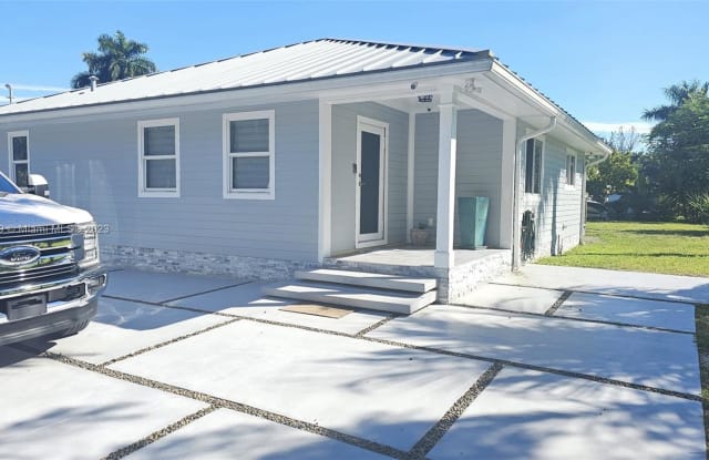 66 Ne 160th St - 66 Northeast 160th Street, Golden Glades, FL 33162