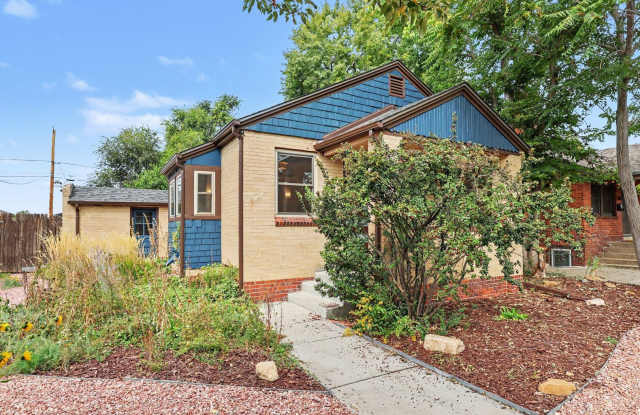 Charming 3BR/2BA Historic Home | One Block from City Park Golf Course! Gallery 3
