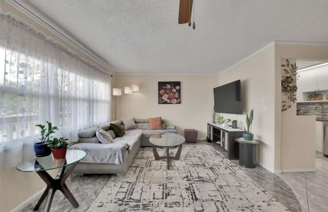 4302 Martinique Circle Gallery 2