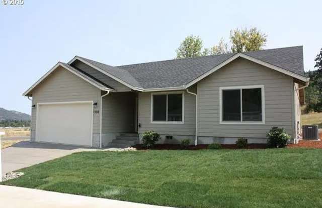 Amazing 3 bed 2 bath home - 1530 Basil photos photos