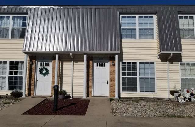 3 Bedroom Duplex in Albion!!! - 309 Weeks Street, Albion, IN 46701