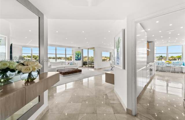 5640 Collins Ave Gallery 2