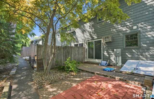 12 Towne House Lane Gallery 4