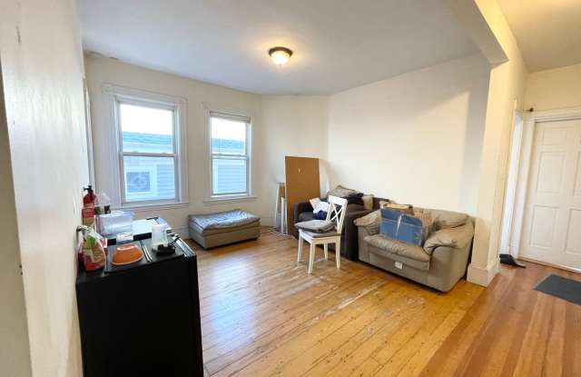 Modern 4-Bedroom on Sachem St — In-Unit Laundry • Updated Kitchen • Prime Mission Hill Gallery 3