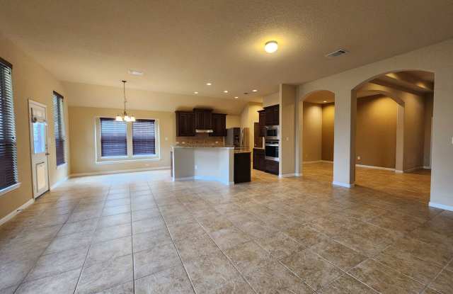 3/2/2 Home in Pecan Crossing / Community Park  Playground/ Fridge, Washer, Dryer Included / NBISD Gallery 3