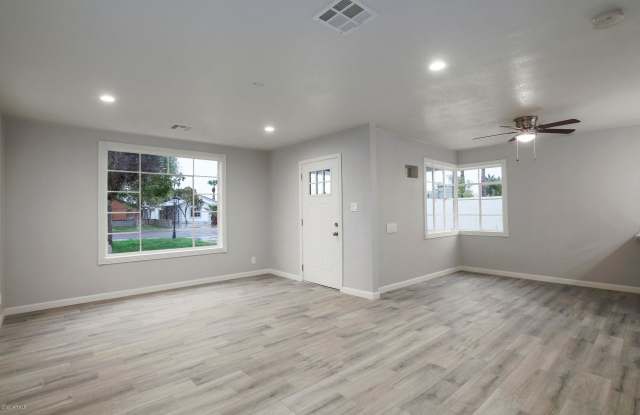 2006 N 17TH Avenue Gallery 3